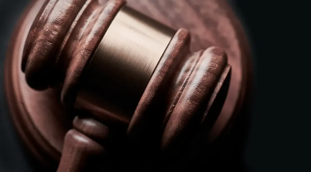 Droit commercial près de Ploemeur